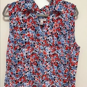 DB sleeveless top.